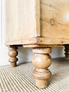 An Antique English Pine Chest of Drawers Dresser c1890